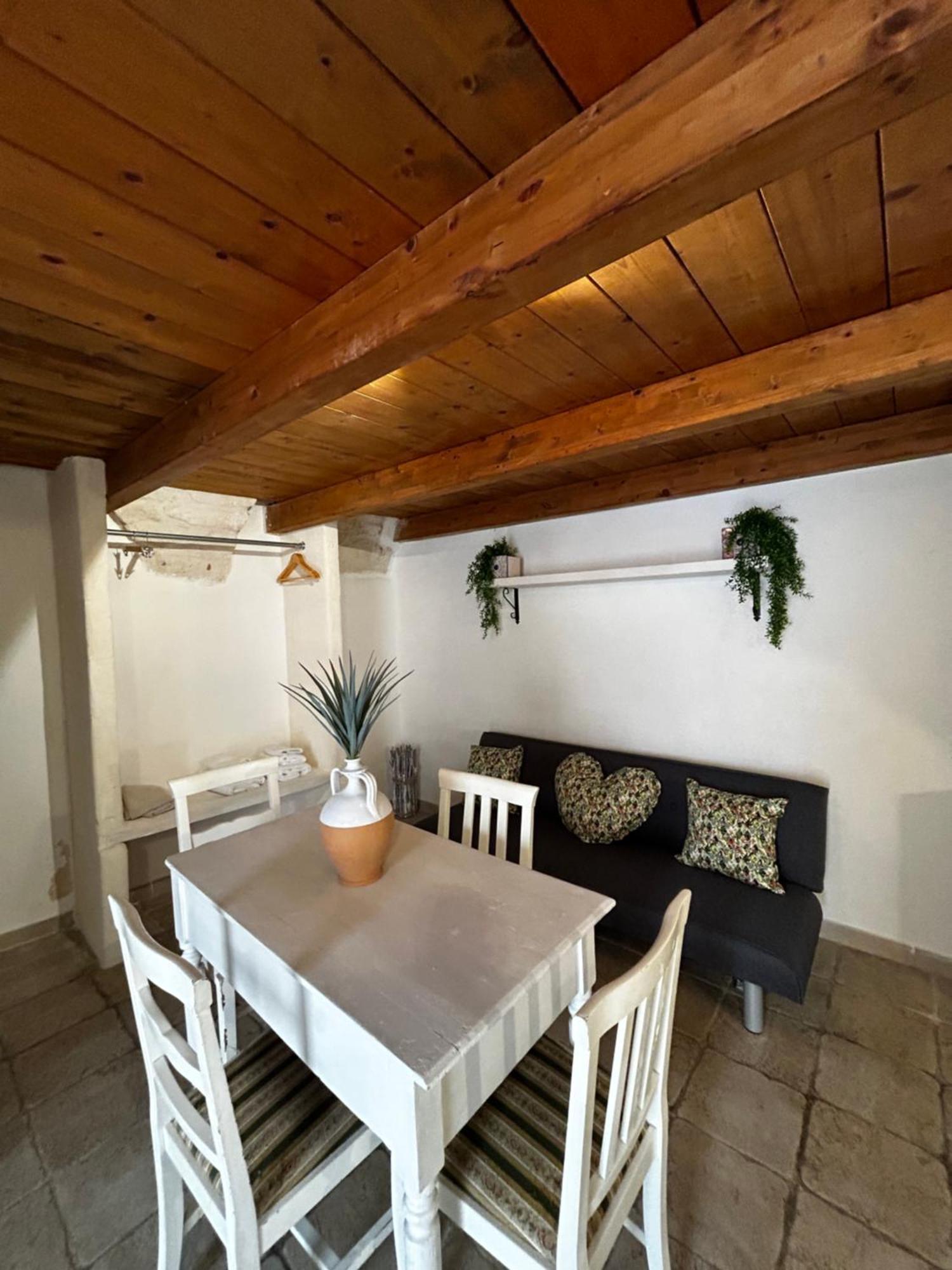 אוסטוני La 9 Guest House מראה חיצוני תמונה